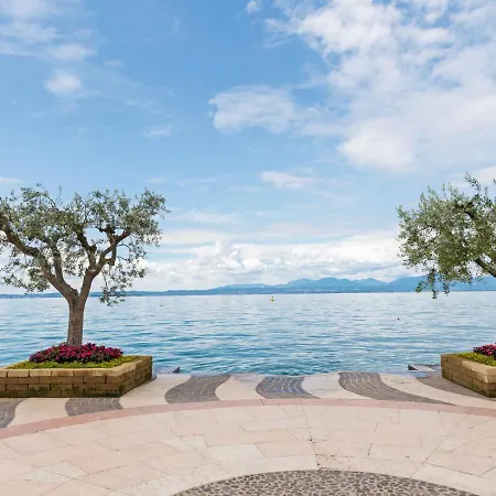 Welcoming In With Swimming Pool Holiday home Lazise