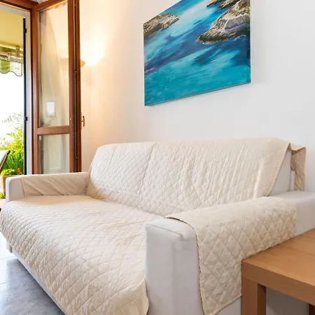 Welcoming In With Swimming Pool *