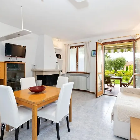Welcoming In With Swimming Pool Tatil Evi Lazise