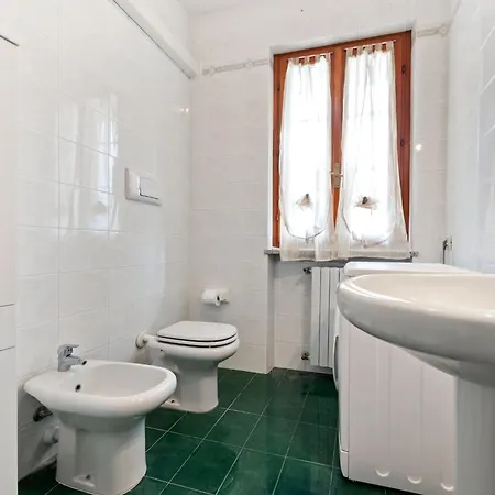 Welcoming In With Swimming Pool * Lazise