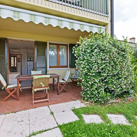 Welcoming In With Swimming Pool Lazise